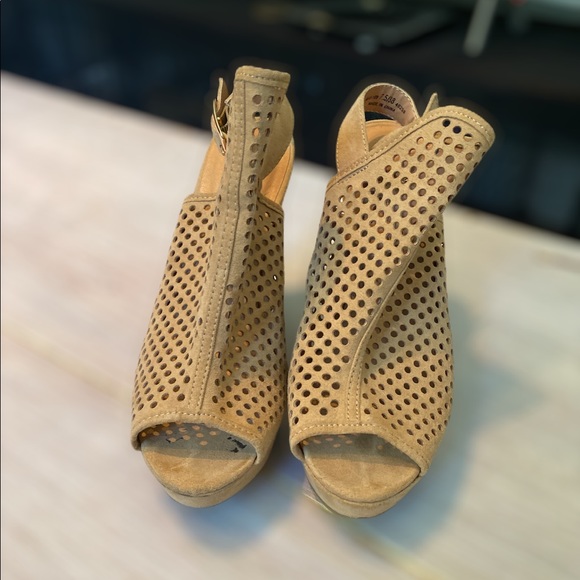 Chinese laundry meet up sling back peep toe ❤️ - Picture 3 of 4